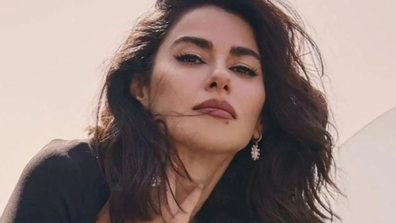 Ünlü Oyuncu Nesrin Cavadzade’den Cesur Kareler