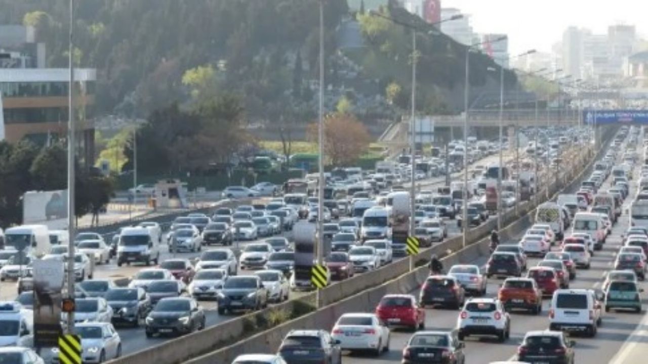 Trafikte Bu Hareketleri Yapanlara Hapis Yolu Göründü: Yeni Yasa Yürürlükte