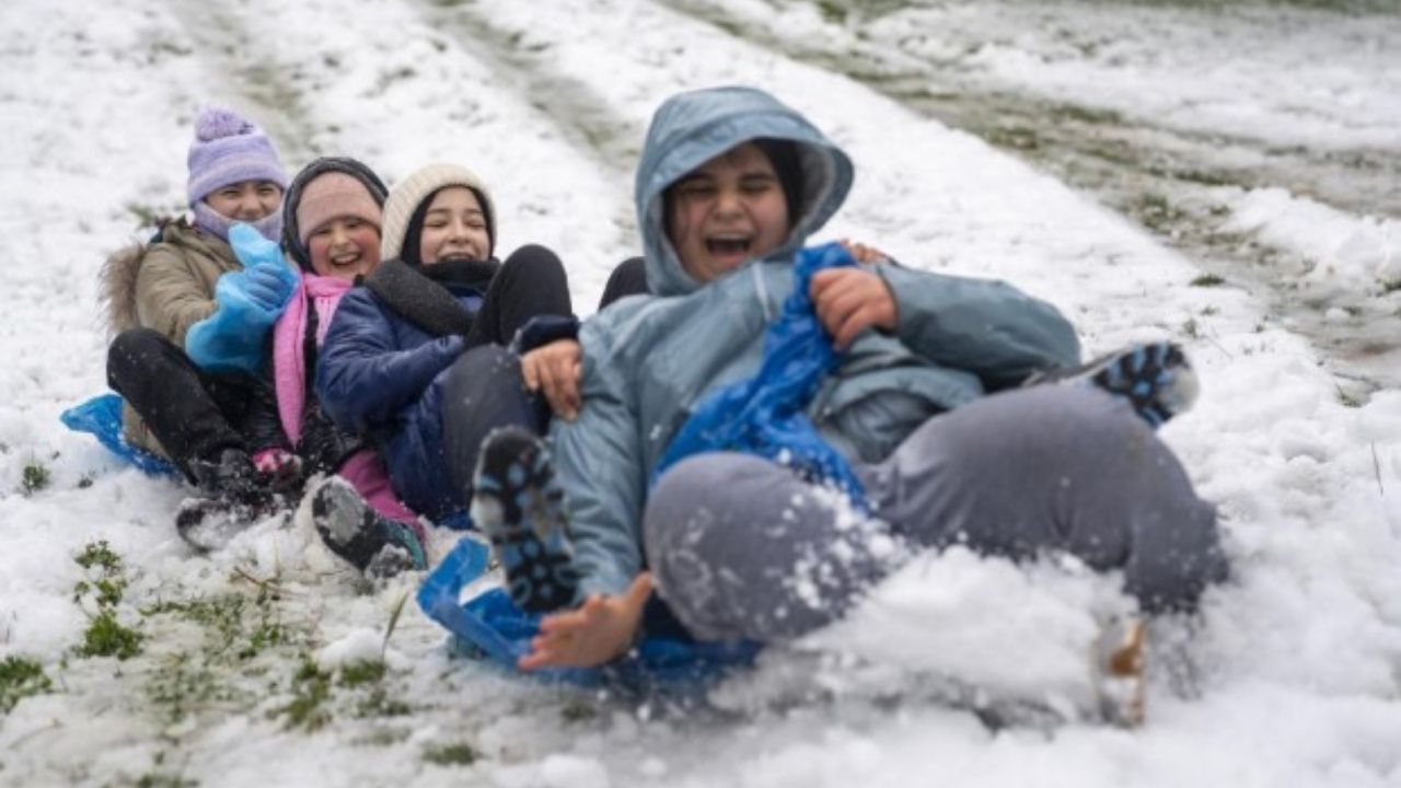 İstanbul’da kar tatili başladı: 5 ilçede eğitime 1 gün ara verildi